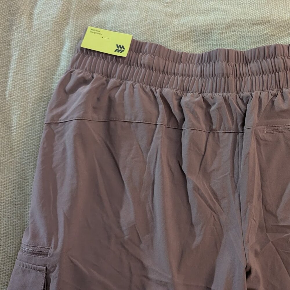 Target ALL IN MOTION XL Mid-Rise Cargo Pants - Picture 4 of 9